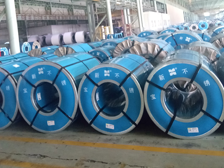 Why are food grade stainless steel pipes used in the food processing industry?